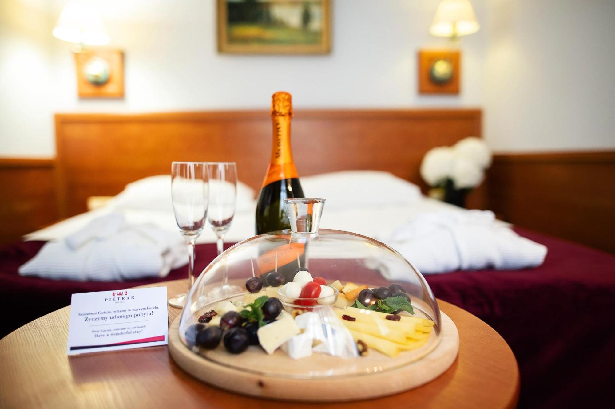 Pietrak Hotel Γκνιέζνο Εξωτερικό φωτογραφία