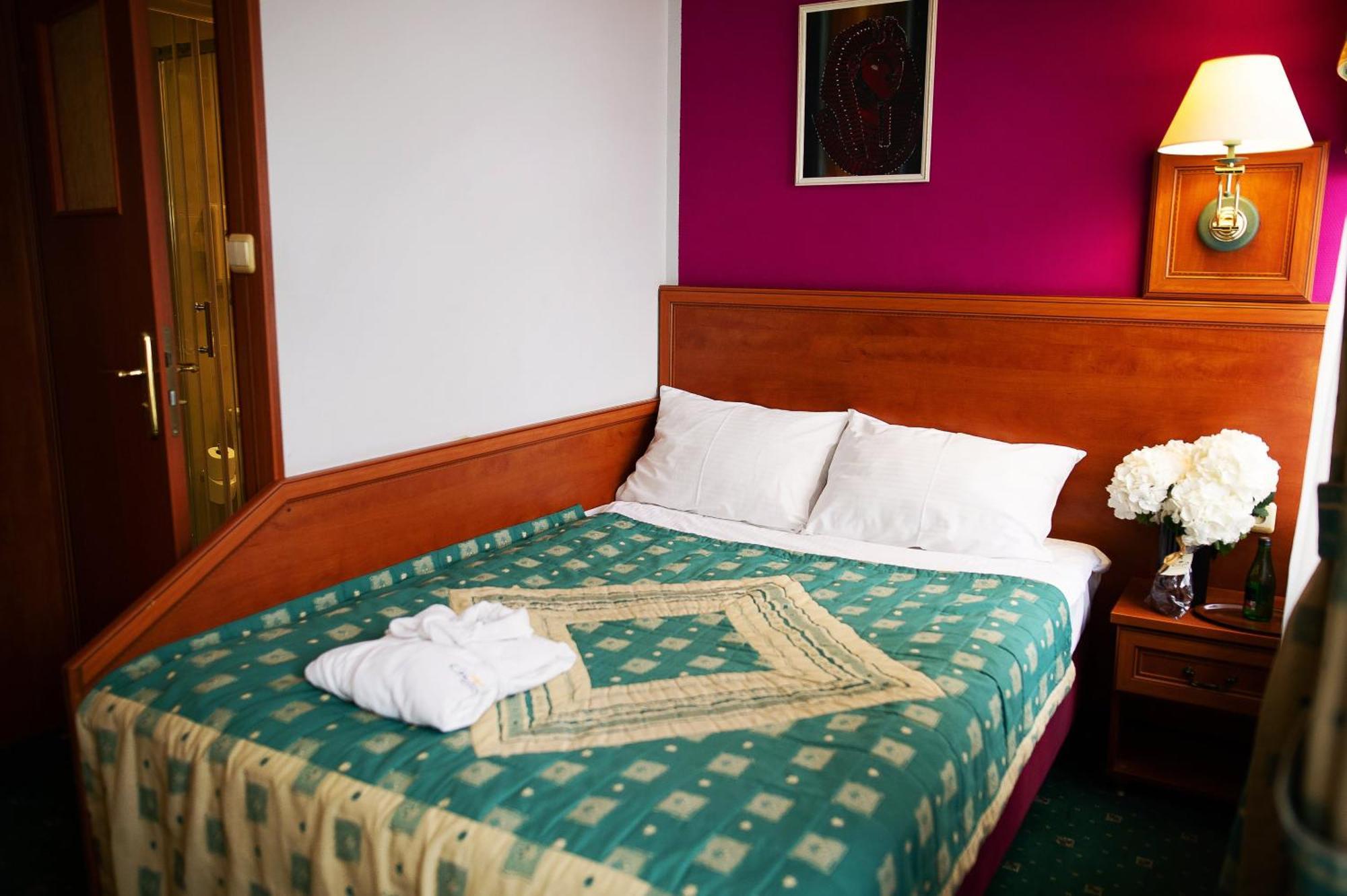 Pietrak Hotel Γκνιέζνο Εξωτερικό φωτογραφία